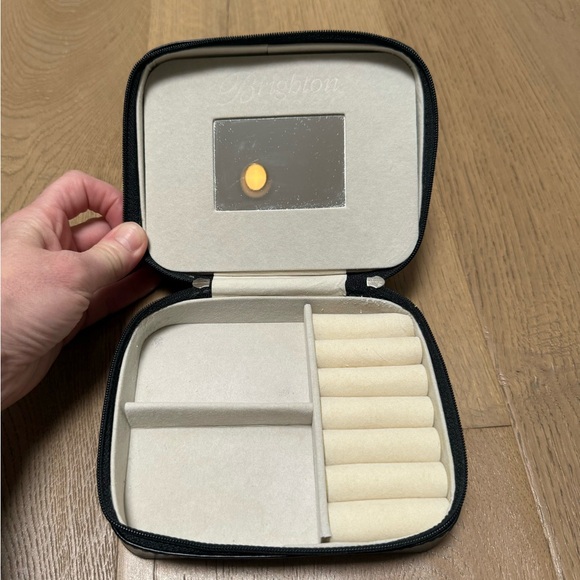 Vintage Brighton Christmas jewelry case with ‘Dear Santa, I’ve been good(ish)’ - Picture 2 of 11